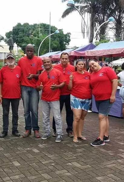 Grupo atua nos bairros de São Gonçalo, levando doações para moradores em situação de rua