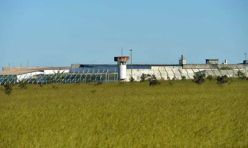 Medida foi tomada para evitar a rápida proliferação do vírus nas penitenciárias 