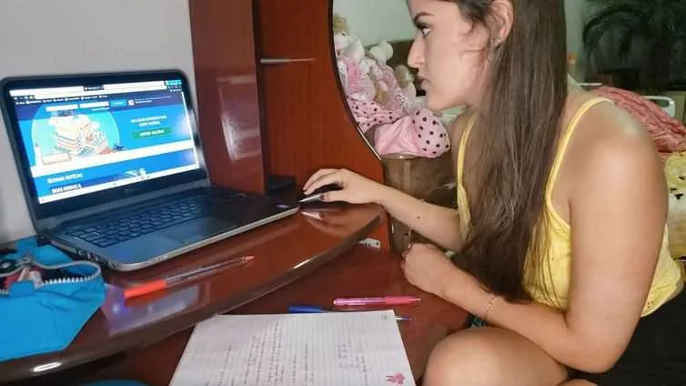 Paula Braga faz hemodiálise em Minas Gerais 