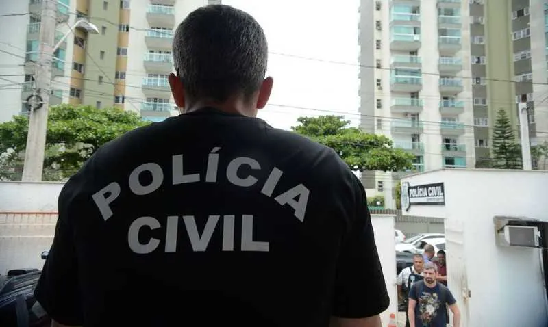 Imagem ilustrativa da imagem Polícia apreende fogos e cofre em chácara de grupo de extremistas