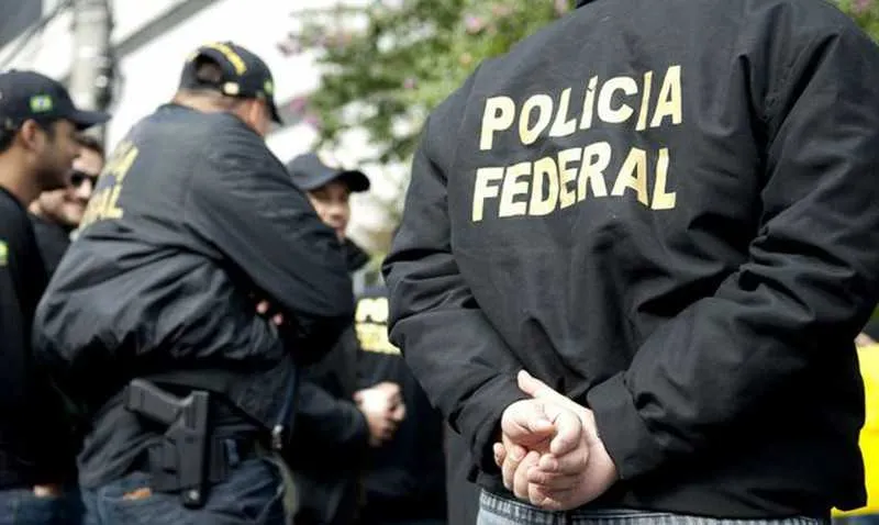 A operação é feita em parceria com o Ministério Público Federal (MPF) e o Ministério Público do Rio de Janeiro (MPRJ)