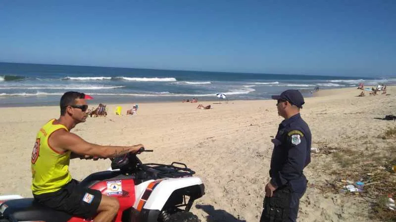 As denúncias de banhistas em praias de Maricá tem sido constantes.