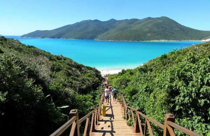 Homem é denunciado pelo MPF por turismo clandestino em Arraial do Cabo, Região dos Lagos do Rio
