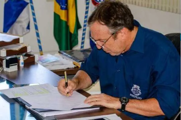 Prefeito de Cabo Frio assinou nesta quinta (9) decreto informando calamidade pública no município