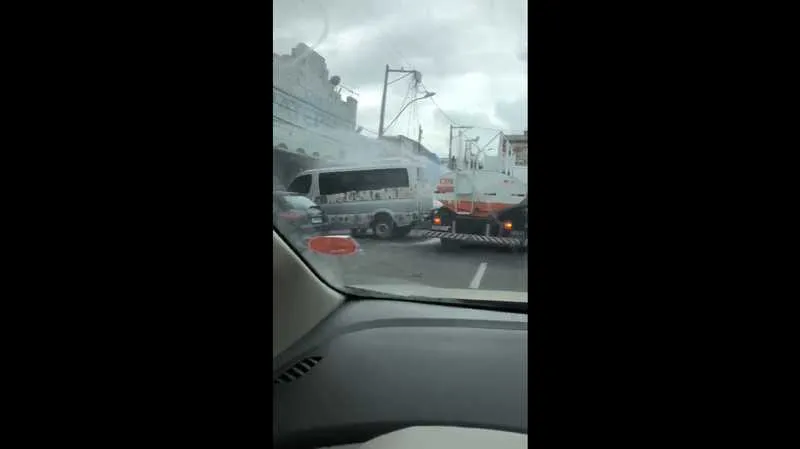 Imagem ilustrativa da imagem Vídeo mostra caminhão de limpeza passando pelas ruas de Niterói, veja