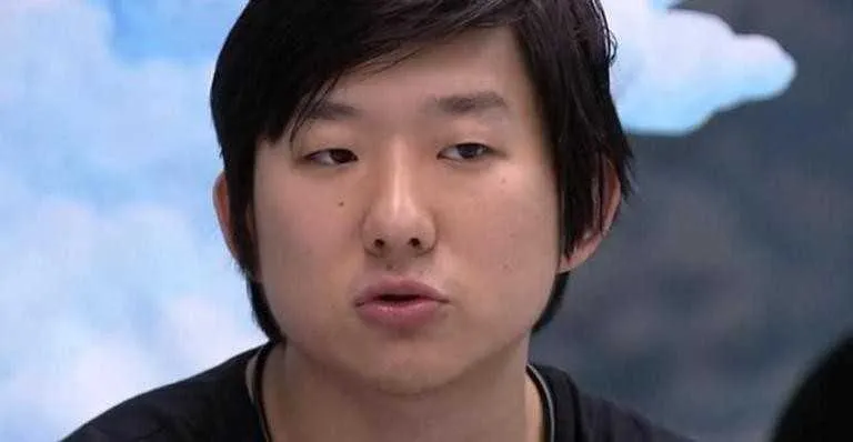 Pyong Lee contratou sete advogados e pede aos seguidores para enviarem prints de acusações contra ele