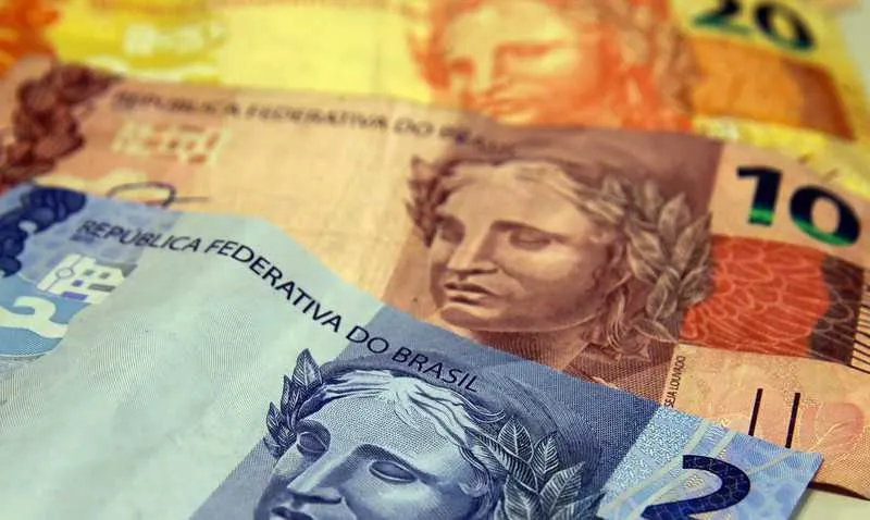 O auxílio emergencial foi criado pelo governo federal para tentar reduzir os efeitos negativos na economia causados pelo novo coronavírus 