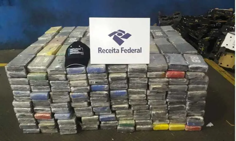 As maiores apreensões foram registradas nos Portos de Santos-SP (8 toneladas)