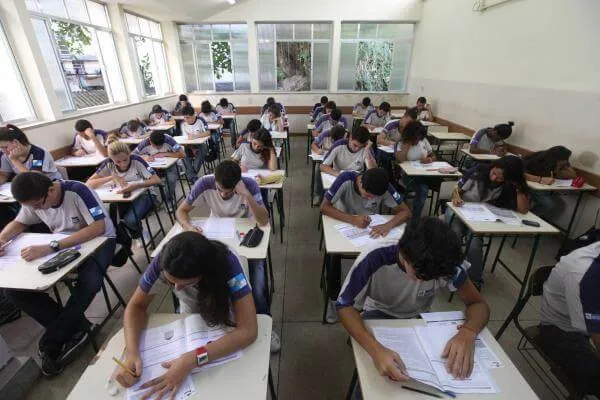 Objetivo é reforçar vínculo com alunos, garante secretário
