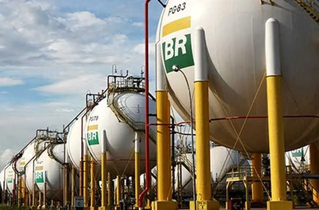 Imagem ilustrativa da imagem Petrobras aumenta diesel em 7% e gasolina em 5% nas refinarias