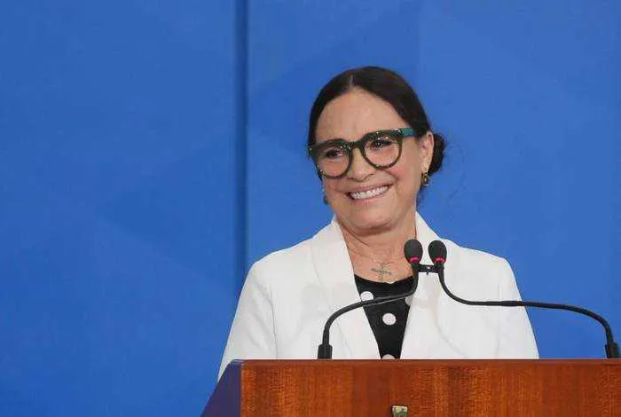Regina Duarte ainda não comentou a exoneração do chefe de gabinete