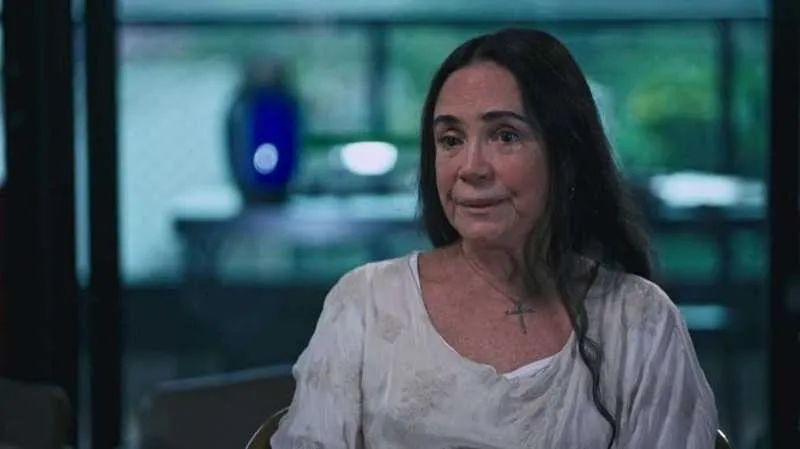 Demissão da atriz foi anunciada por William Bonner no Jornal Nacional
