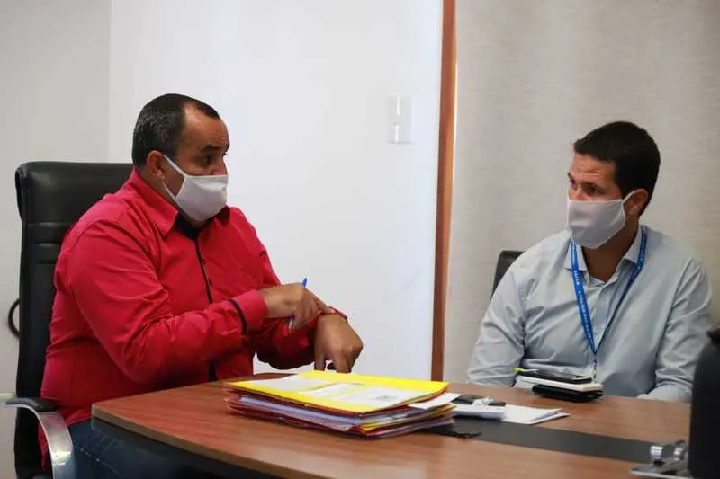 O  prefeito Marcelino Borba convidou o superintendente regional da Caixa para uma reunião 