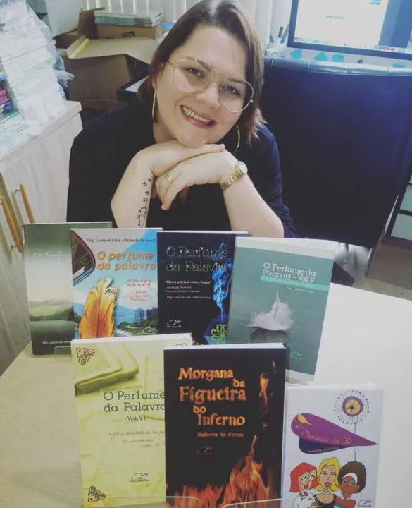 Imagem ilustrativa da imagem Jornalista, escritora e mãe, moradora de Maricá lança terceiro livro