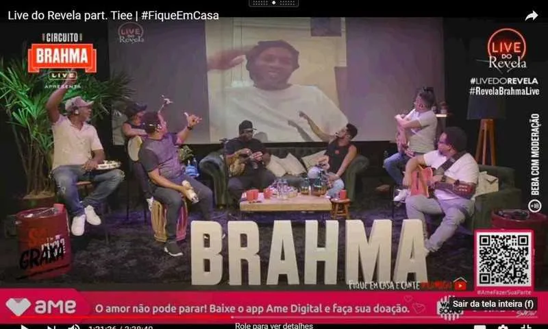 Ronaldinho Gaúcho aparece em live do grupo de pagode Revelação