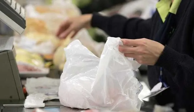 Imagem ilustrativa da imagem Supermercados do Rio tiram de circulação 2 bilhões de sacolas plásticas