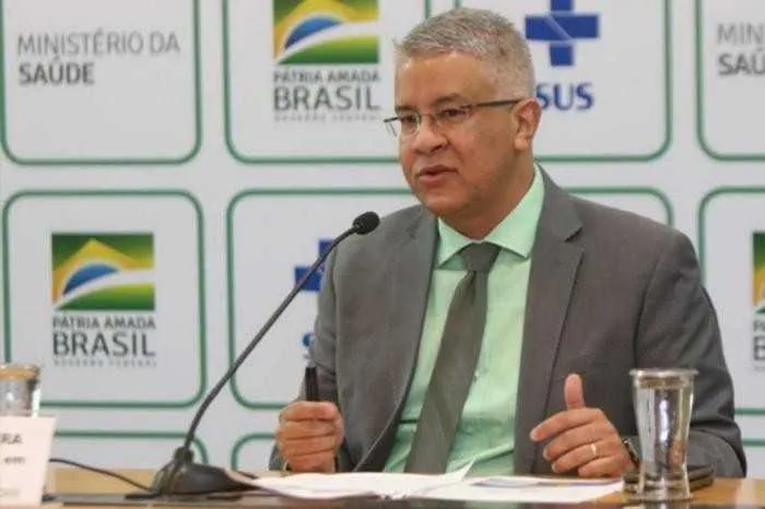Secretario de Vigilância em Saúde, Kleber Oliveira, já tem como certo a saída de Mandetta e fez carta de despedida à equipe