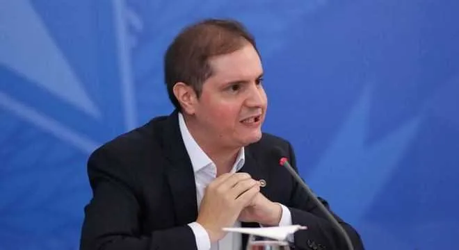 Imagem ilustrativa da imagem Programa de suspensão de contrato e redução de jornada será estendido, diz secretário