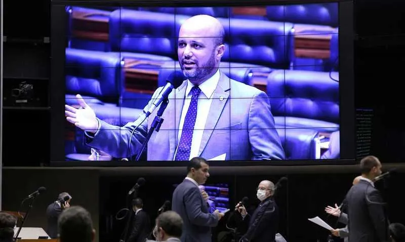 Imagem ilustrativa da imagem Senado aprova PEC do Orçamento de Guerra e texto volta à Câmara