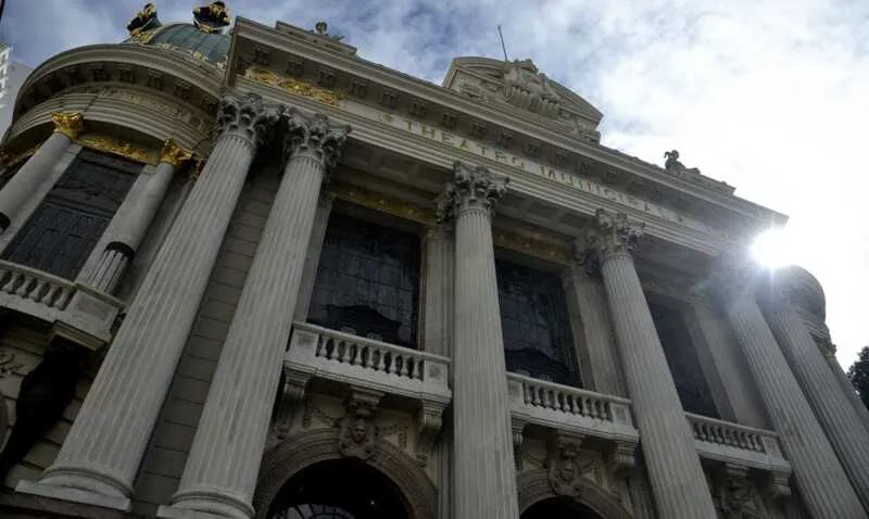 O texto da lei prevê o pagamento de três parcelas de um auxílio de R$ 600 mensais para os trabalhadores da área
