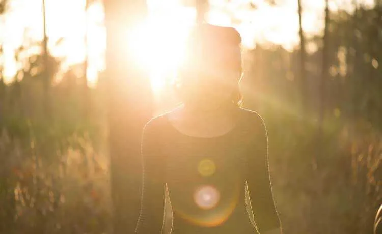 Imagem ilustrativa da imagem Mesmo com isolamento, tomar sol é importante para sintetizar vitamina D