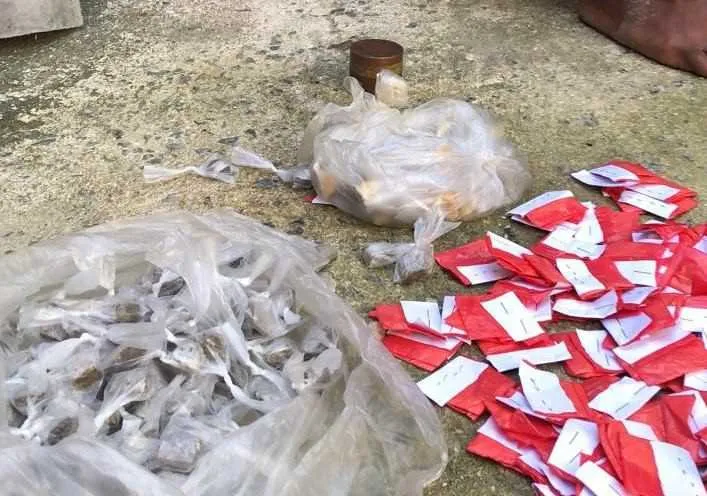O suspeito e o material foram encaminhados para a 76ª DP (Niterói)