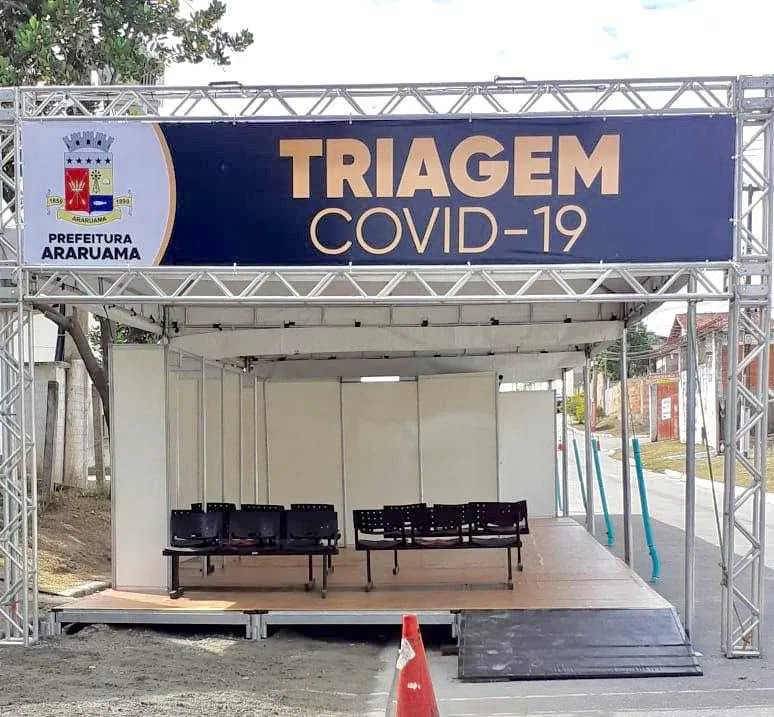 A tenda de acolhimento conta com equipe de plantão, com médico, enfermeiro, administrativo e ASG 