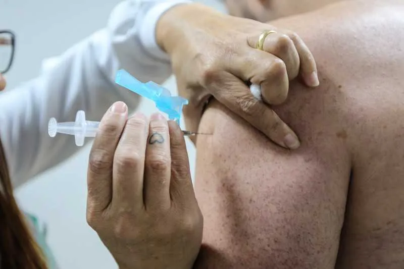 Essa é a segunda fase da campanha, que iniciou no dia 23 de março e vacinou cerca de 80 mil idosos