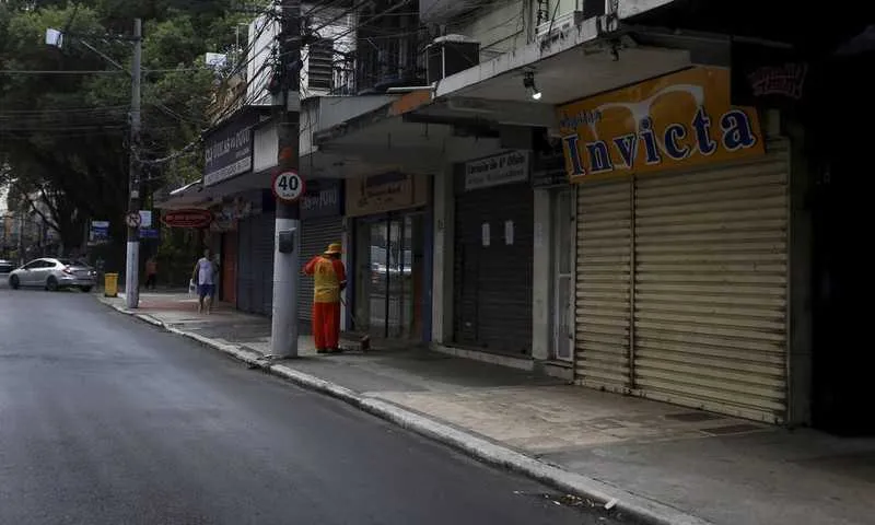 Somente serviços essenciais estão autorizados a funcionar