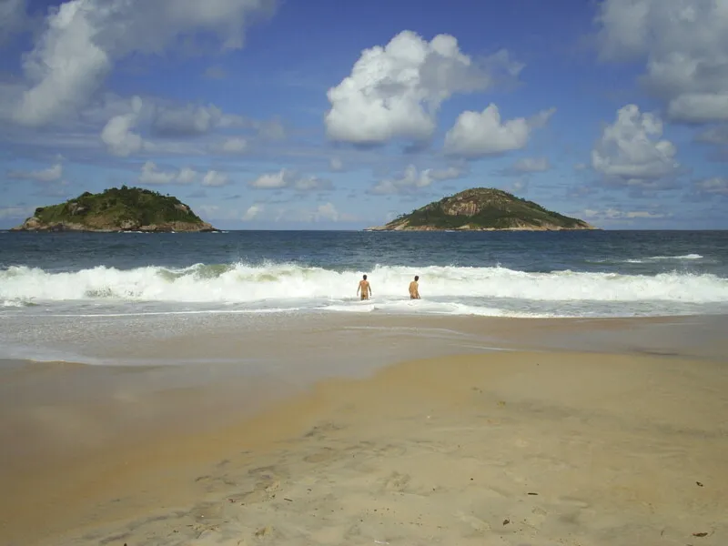 Imagem ilustrativa da imagem Única praia de nudismo do Rio reabre neste sábado, 12