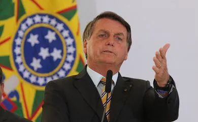 Presidente afirma que prefere que o vírus esteja de partida do Brasil 