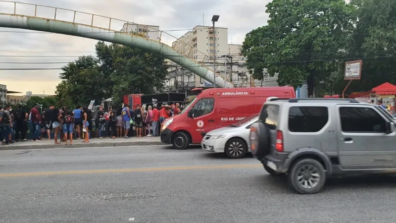 Imagem ilustrativa da imagem Mulher cai no Rio Alcântara e precisa ser resgatada pelos Bombeiros