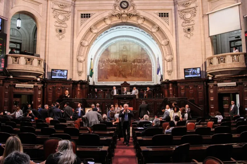 Autoria é dos deputados Luiz Paulo e Lucinha