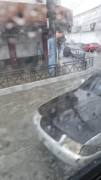 Chuva alagou ruas no Mutondo 