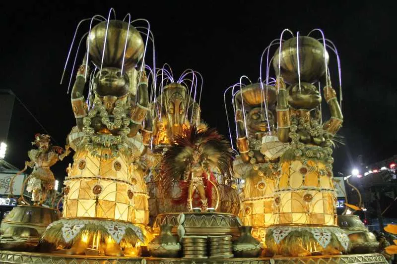 Agremiações concordam unir data dos desfiles com SP e Salvador