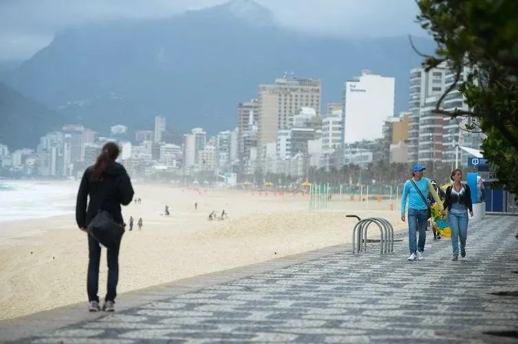 A máxima será de 37°C na quinta-feira (31), véspera de ano-novo. 