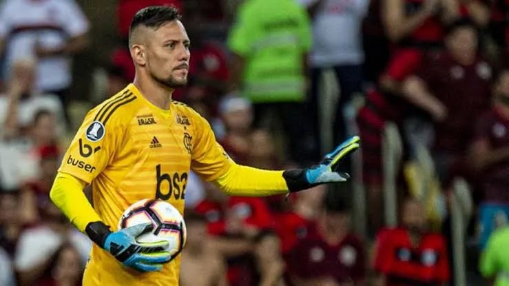 Rogério Ceni, novo técnico do Flamengo, é um dos que desejam a permanência do jogador