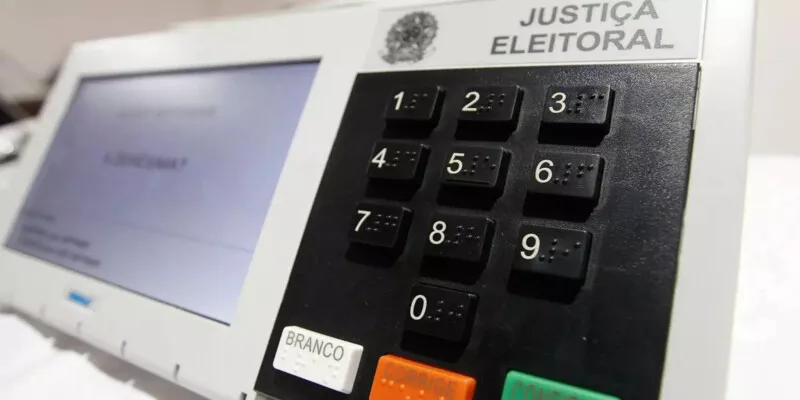 Eleitores aguardaram até que a situação curiosa fosse normalizada