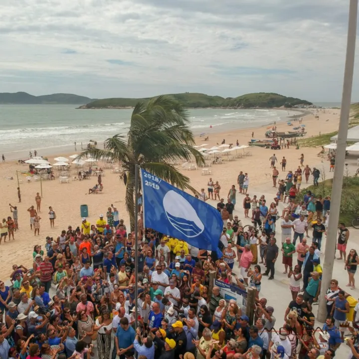 Neste ano, a Bandeira Azul será hasteada numa cerimônia simples da pandemia do coronavírus.