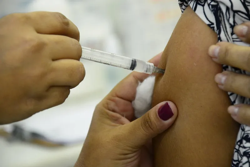 Documento descreve vacinas adquiridas e grupos prioritários